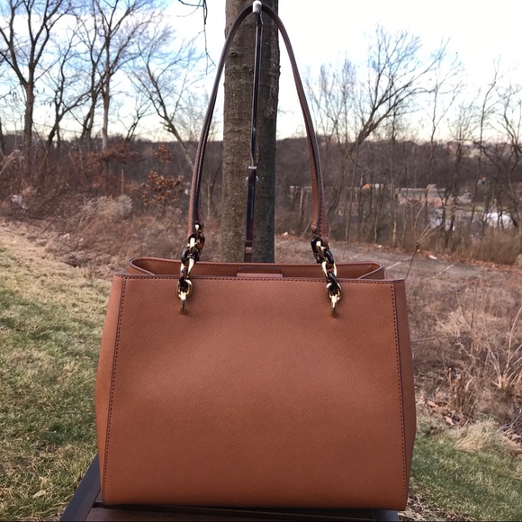 ❗️SOLD❗Michael Kors Sofia Large Tote Shoulder Bag - Picture 3 of 8